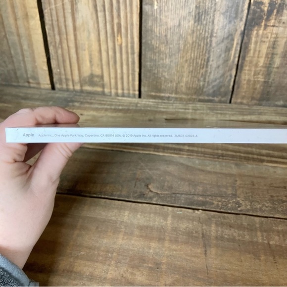 Apple iPad Air (10.5-inch) Smart Cover White New in Package - Picture 2 of 8